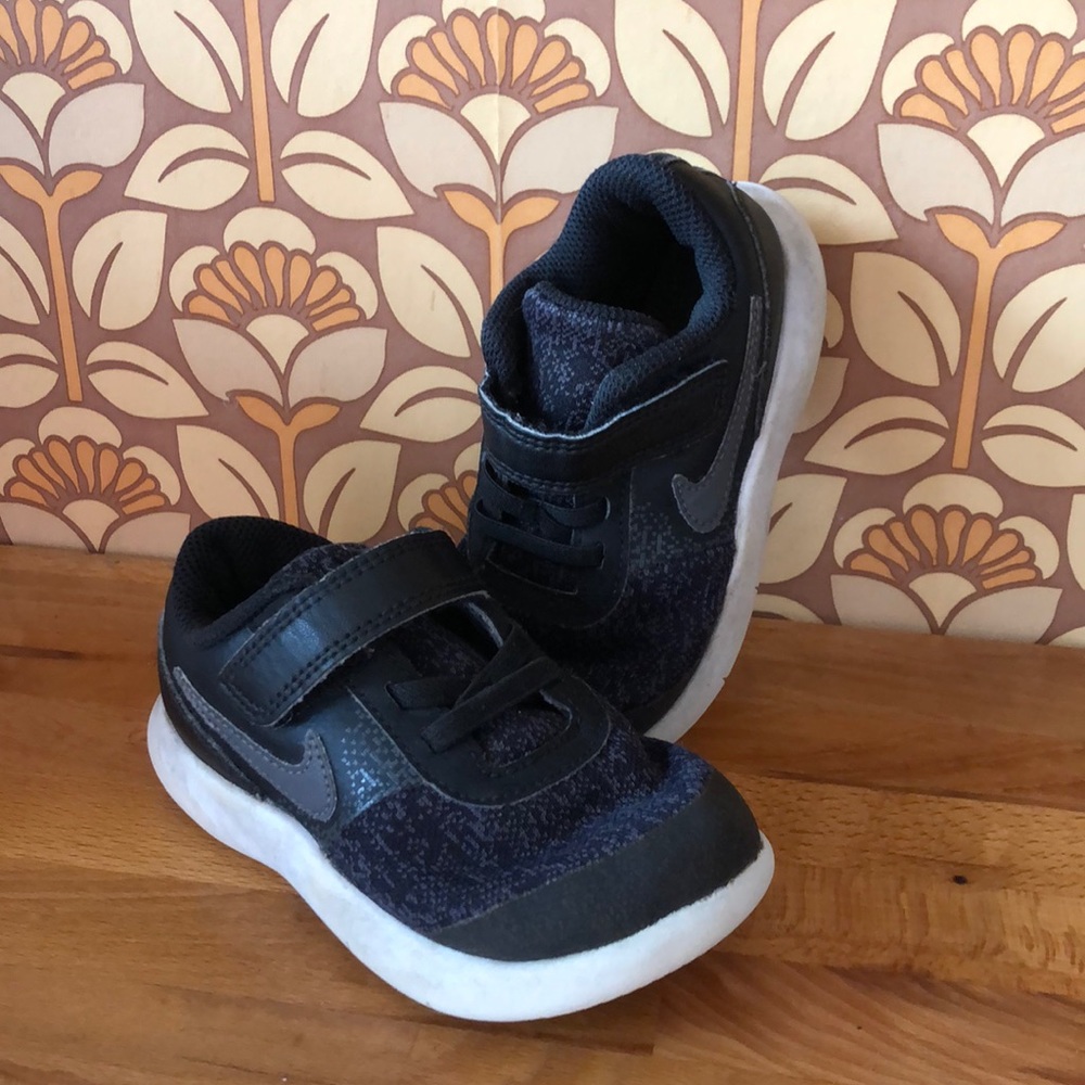 Nike (unsure if authentic) Toddler tanjun sneakers